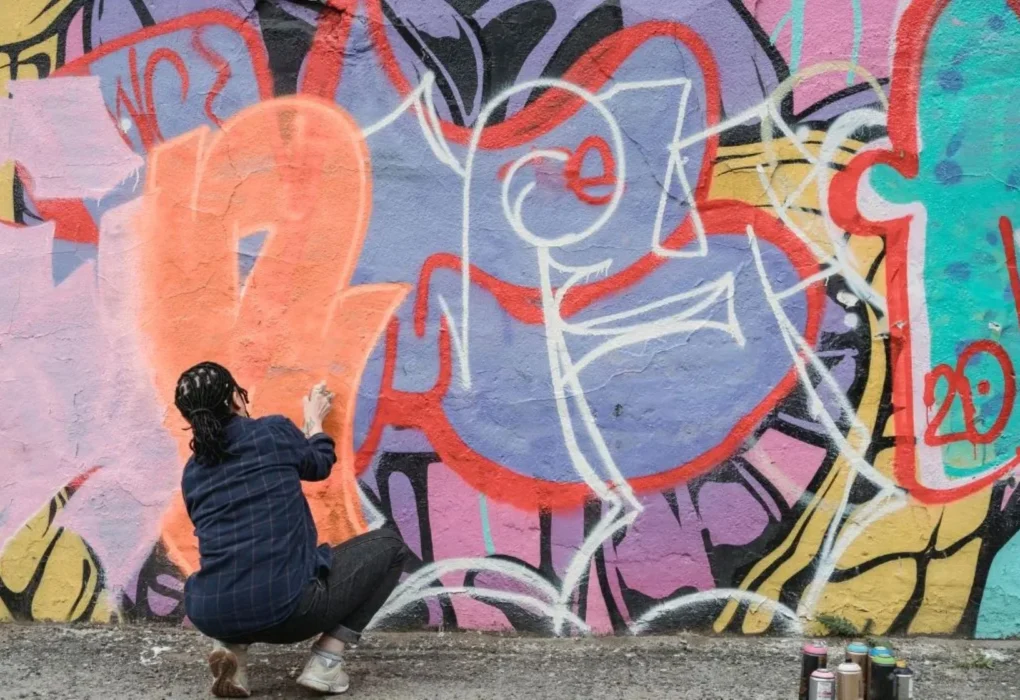Explore Dutchgraffiti and workshops for teambuildings, kidsparties & streetart courses with Graffitifun Dutchgraffiti